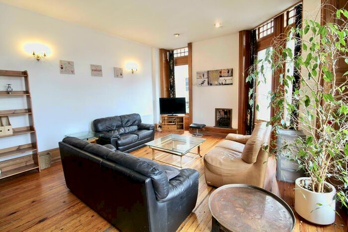 3 Bedroom Flat To Rent In Crown Street, First Floor Front, AB11