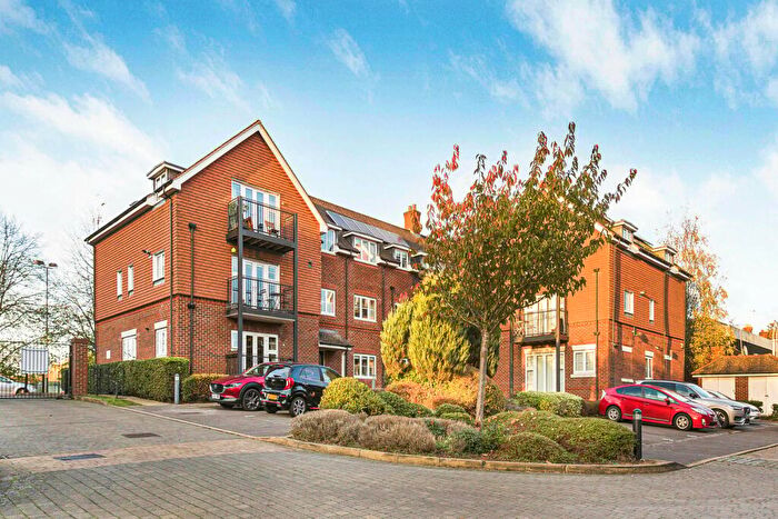 2 Bedroom Apartment For Sale In Findlay Mews, Marlow, SL7