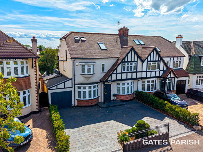 4 Bedroom Semi-Detached House For Sale In Little Gaynes Lane, Upminster, RM14
