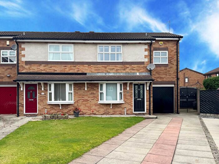 4 Bedroom Semi Detached House For Sale In Bellingham Close, Oldham, OL2