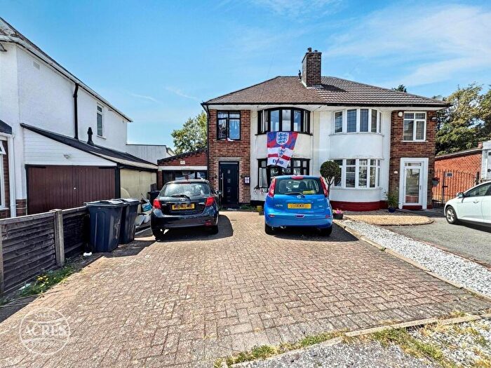 3 Bedroom Semi-Detached House For Sale In Endhill Road, Kingstanding, Birmingham, B44