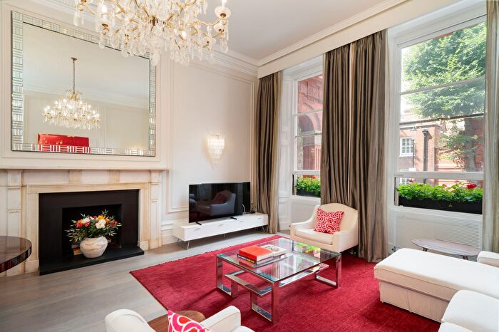 2 Bedroom Flat To Rent In Cadogan Square, London, SW1X