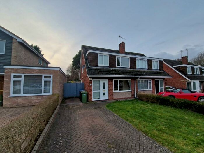 3 Bedroom Semi-Detached House To Rent In Ullswater Avenue, Warwick, CV32