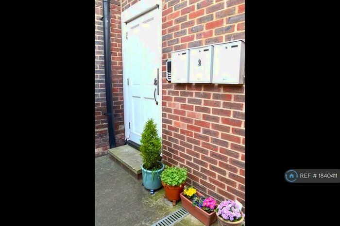 1 Bedroom Flat To Rent In Carden Ave, Brighton, BN1