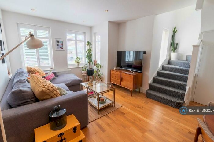 2 Bedroom Maisonette To Rent In Blythe Hill, London, SE6