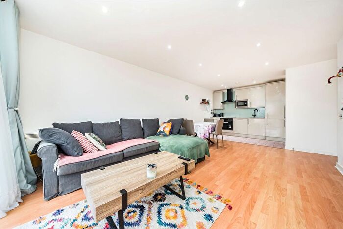 1 Bedroom Flat To Rent In New River Avenue, London, N8