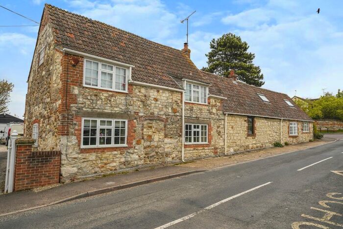 3 Bedroom Character Property For Sale In High Street, Ashbury, Swindon, SN6
