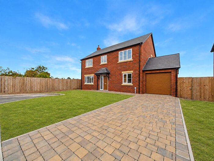 4 Bedroom Detached House For Sale In Kingfisher Way, Morda, SY10