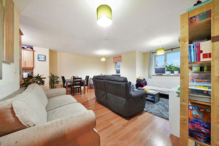 2 Bedroom Flat To Rent In Phoenix Court, Chertsey Road, Lower Feltham, TW13