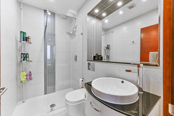 2 Bedroom Flat For Sale In Newgate Tower, Croydon, CR0