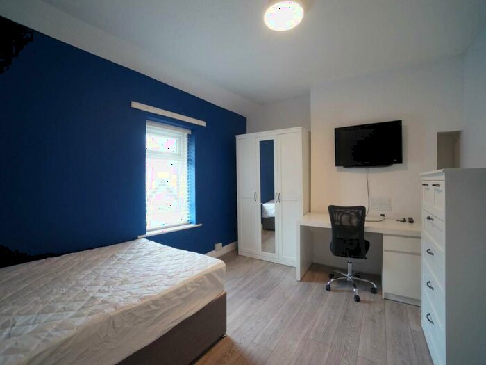 5 Bedroom House To Rent In Penchwintan Road, Bangor, LL57