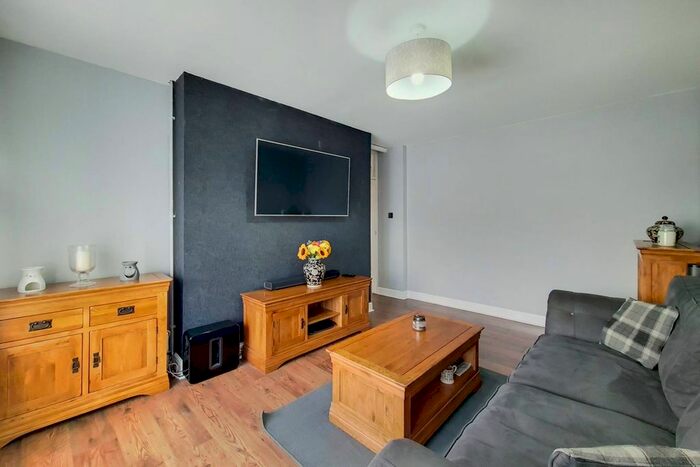 2 Bedroom Flat To Rent In Alexandra Avenue, Rayners Lane, Harrow, HA2