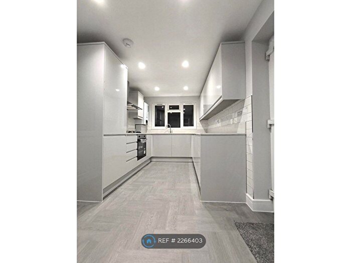 5 Bedroom Semi-Detached House To Rent In Bishops Road, Hayes, UB3