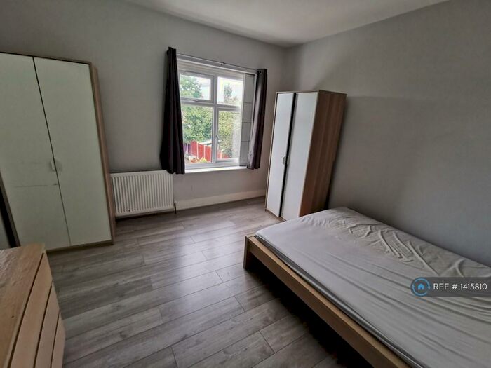 Studio To Rent In Cranbrook Road, Ilford, IG2