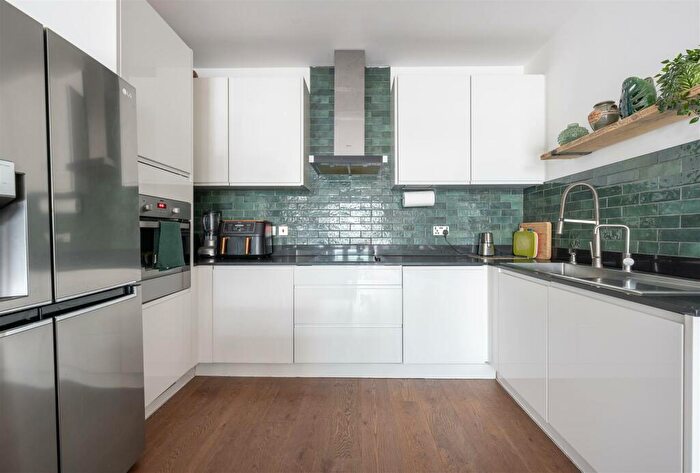 2 Bedroom Apartment For Sale In Smeed Road, Bow, E3