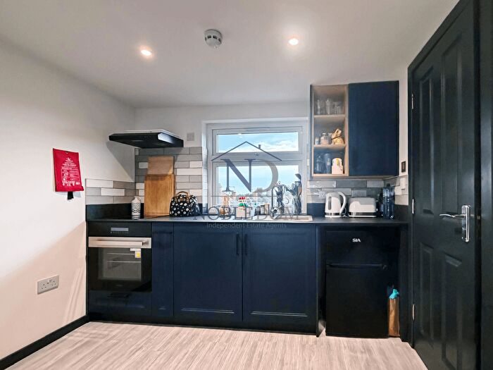 Studio To Rent In Hounslow, TW3