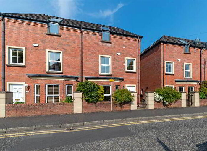 3 Bedroom TownHouse For Sale In Richmond Park, Belfast, BT10