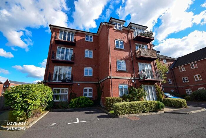 2 Bedroom Flat For Sale In Imperial Court, Newbury, RG14