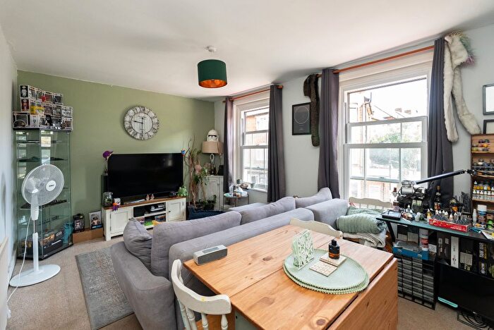1 Bedroom Flat For Sale In Dene Street, Dorking, RH4