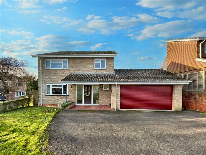 4 Bedroom Detached House For Sale In Lordsfield Gardens, Overton, RG25