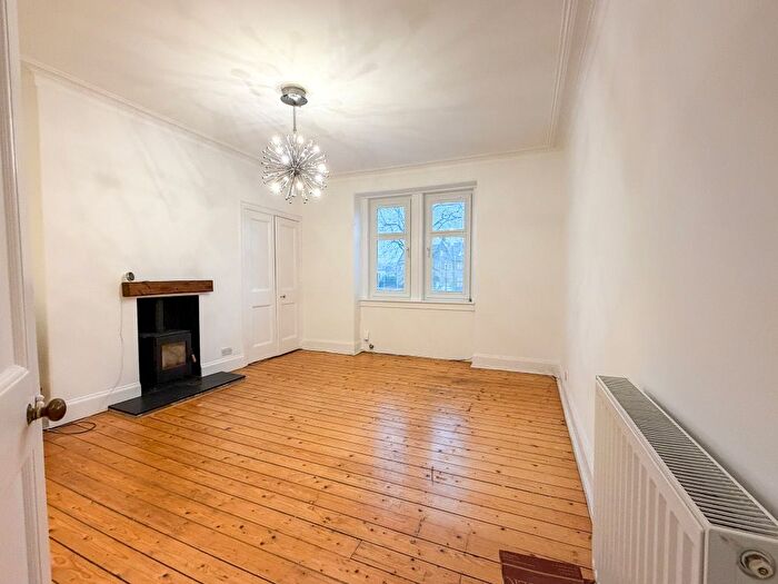 2 Bedroom Flat To Rent In Lasswade Road, Liberton, Edinburgh, EH16