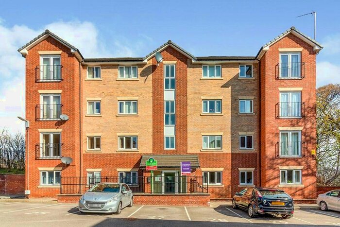 2 Bedroom Flat To Rent In Oakwell Vale, Barnsley, South Yorkshire, S71