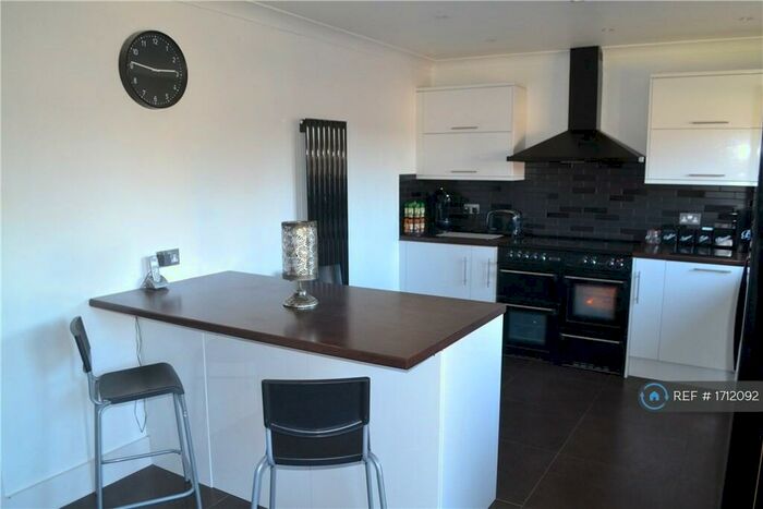 4 Bedroom Semi-Detached House To Rent In Towncourt Lane, Orpington, BR5