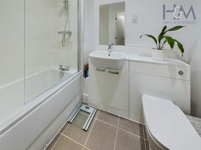 1 Bedroom Flat For Sale In Mulberry House, Park Place, Stevenage, Bf., SG1