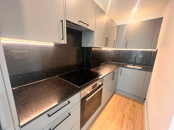 1 Bedroom Flat To Rent In Bridge Street, Leatherhead, KT22