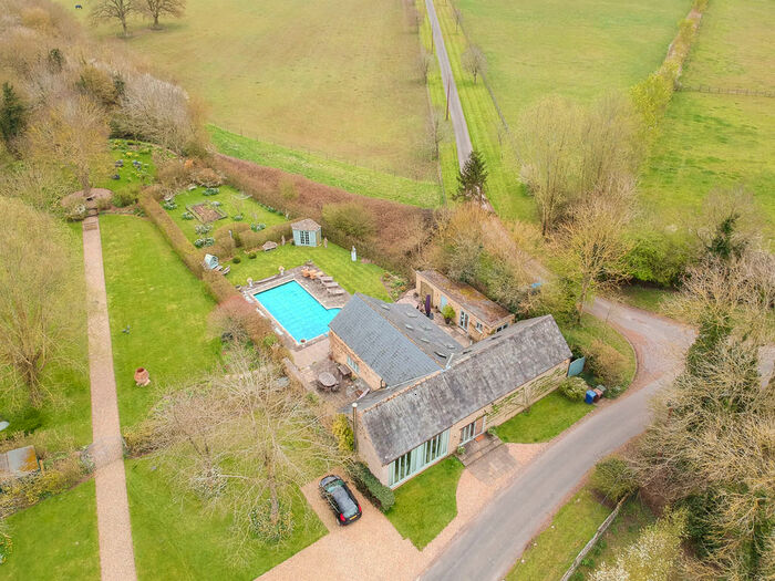 4 Bedroom Barn Conversion For Sale In Mill Barn, OX27