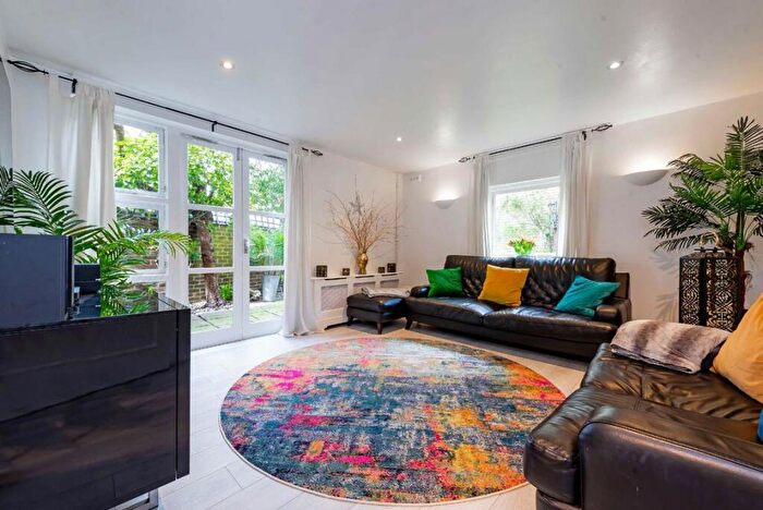 2 Bedroom Flat For Sale In Pickfords Wharf, Islington, N1