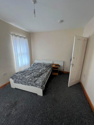 3 Bedroom Terraced House To Rent In Saxon Road, Luton, LU3