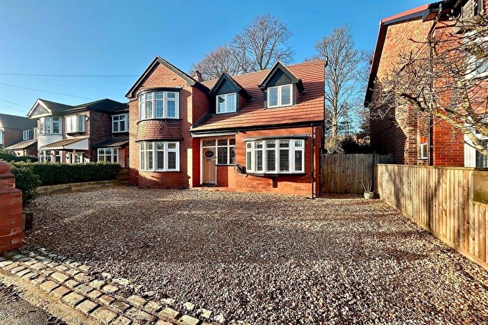 5 Bedroom Detached House For Sale In Parrs Wood Road, East Didsbury, M20