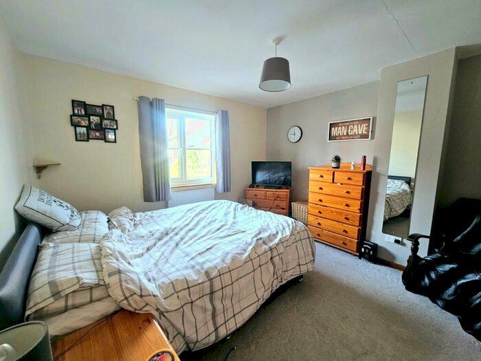 3 Bedroom End Of Terrace House To Rent In Victoria Road, Kington