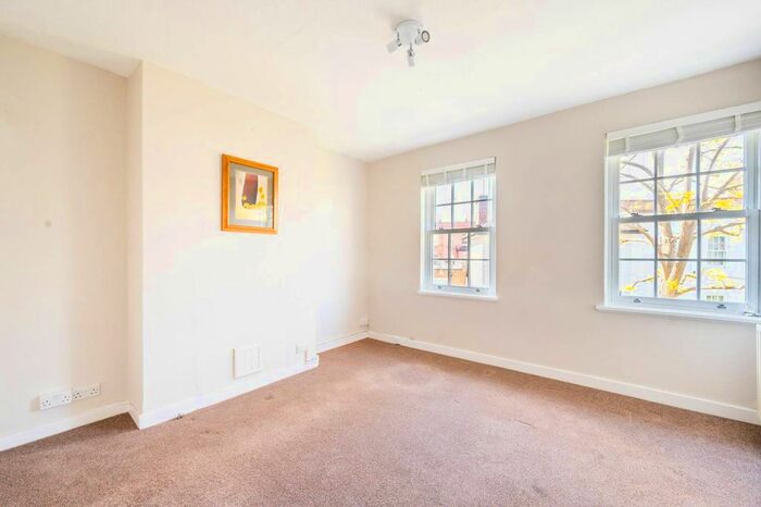 1 Bedroom Flat To Rent In Barons Court Road, Barons Court, London, W14