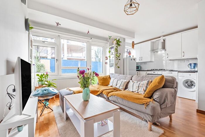 1 Bedroom Flat To Rent In Hydethorpe Road, London, SW12