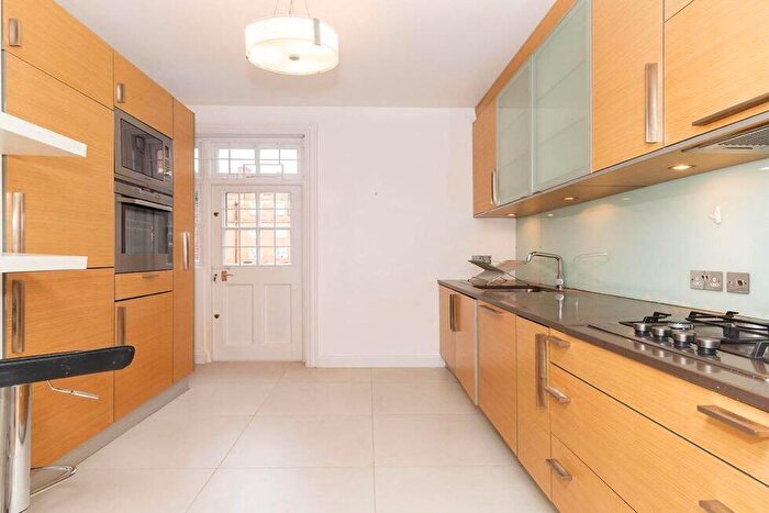 3 Bedroom Flat For Sale In Melcombe Court Dorset Square, Baker Street, NW1