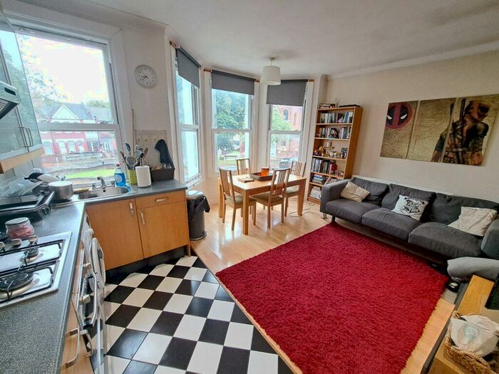 2 Bedroom Flat To Rent In Bedroom Garden Flat &ndash; Willingdon Road, Turnpike Lane, N22