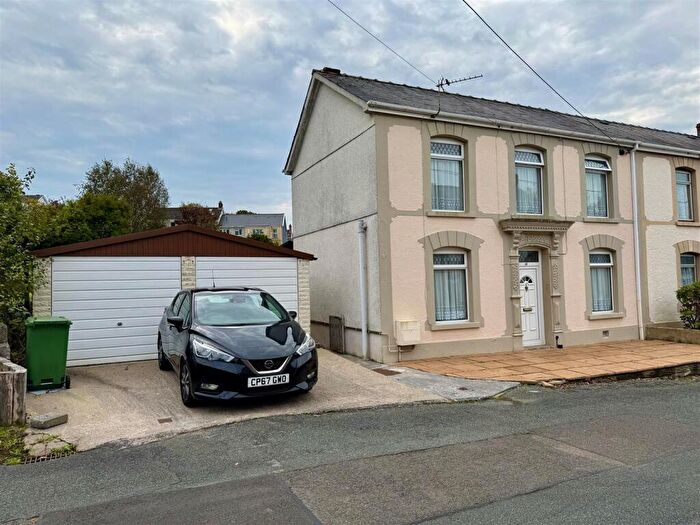 3 Bedroom Semi-Detached House For Sale In Oakfield Road, Twyn, Ammanford, SA18