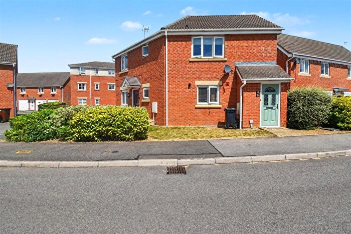 2 Bedroom Flat To Rent In Robin Road, Corby, NN18