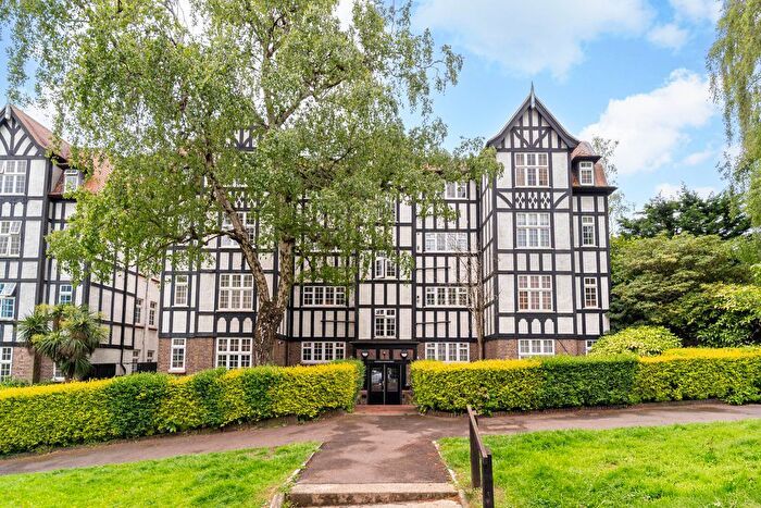 1 Bedroom Flat For Sale In Oakeshott Avenue, Highgate, N6