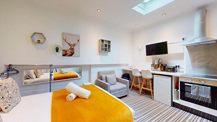 Studio To Rent In London, N1