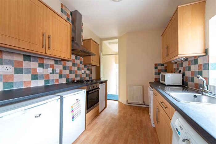 4 Bedroom Flat To Rent In £pppw - Deuchar Street, Jesmond, Newcastle Upon Tyne, NE2