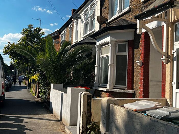 2 Bedroom End Of Terrace House To Rent In Lonsdale Avenue, London, E6