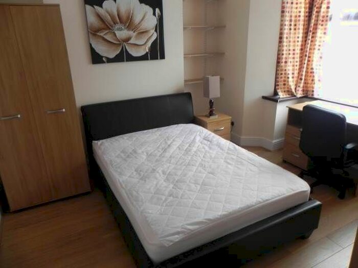 4 Bedroom Property To Rent In St Helens Avenue, Brynmill, Swansea, SA1