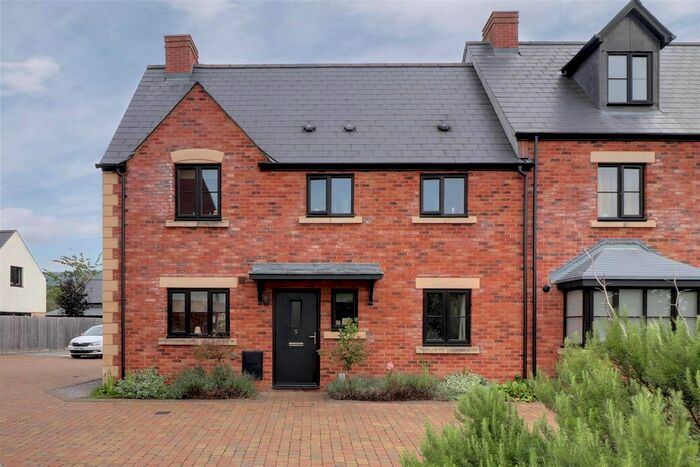 3 Bedroom End Of Terrace House For Sale In Standish Gate, Standish, Stonehouse, GL10