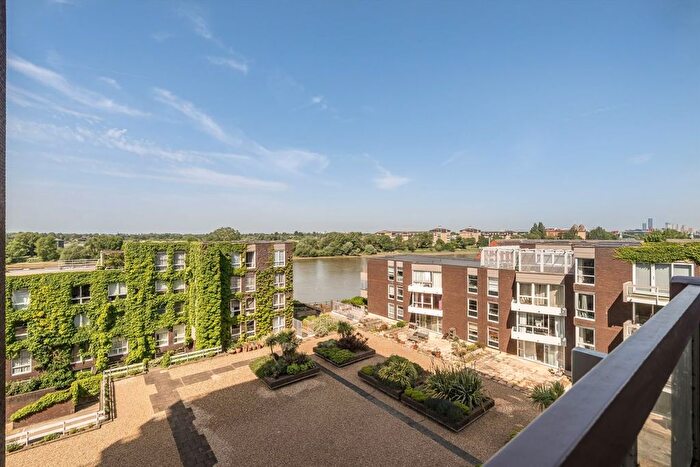 2 Bedroom Flat For Sale In Holyport Road, London, SW6