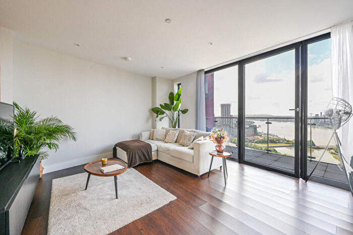 2 Bedroom Flat For Sale In Orchard Wharf, Tower Hamlets, London, E14