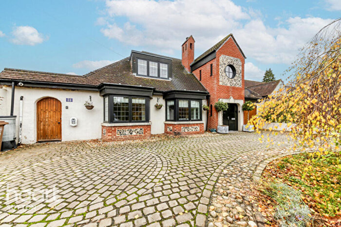 5 Bedroom Detached House For Sale In The Gallop, Sutton, SM2