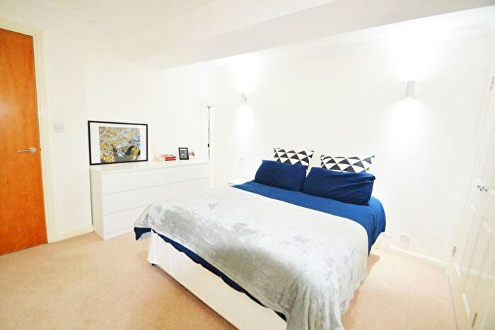 1 Bedroom Flat To Rent In Jamestown Road, London, NW1